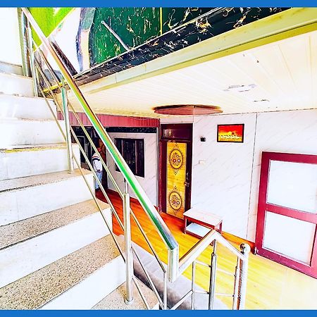Flattiess ! Hotel Near Mall Road - Open Sitting Area On Terrace With Full Naini Lake View And Mountain Valley View - Wi Fi - Room Service Available - Top Rated Hotel Nainital Zewnętrze zdjęcie