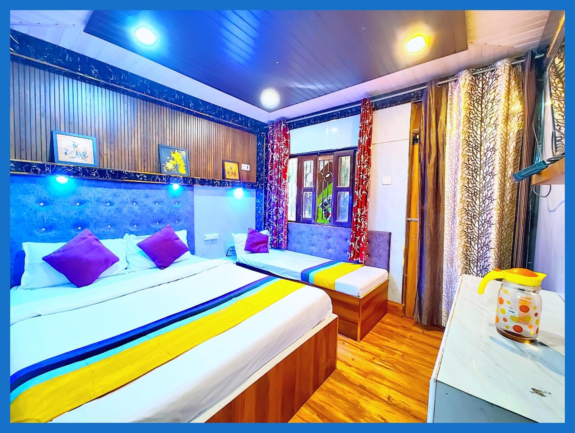 Flattiess ! Hotel Near Mall Road - Open Sitting Area On Terrace With Full Naini Lake View And Mountain Valley View - Wi Fi - Room Service Available - Top Rated Hotel Nainital Zewnętrze zdjęcie