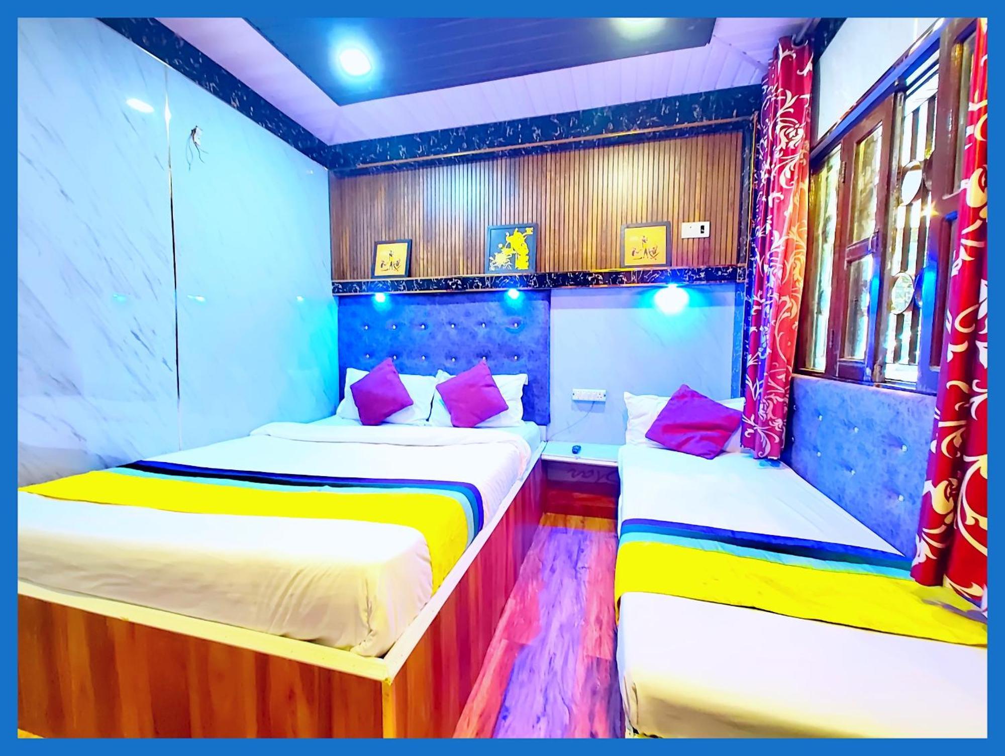 Flattiess ! Hotel Near Mall Road - Open Sitting Area On Terrace With Full Naini Lake View And Mountain Valley View - Wi Fi - Room Service Available - Top Rated Hotel Nainital Zewnętrze zdjęcie