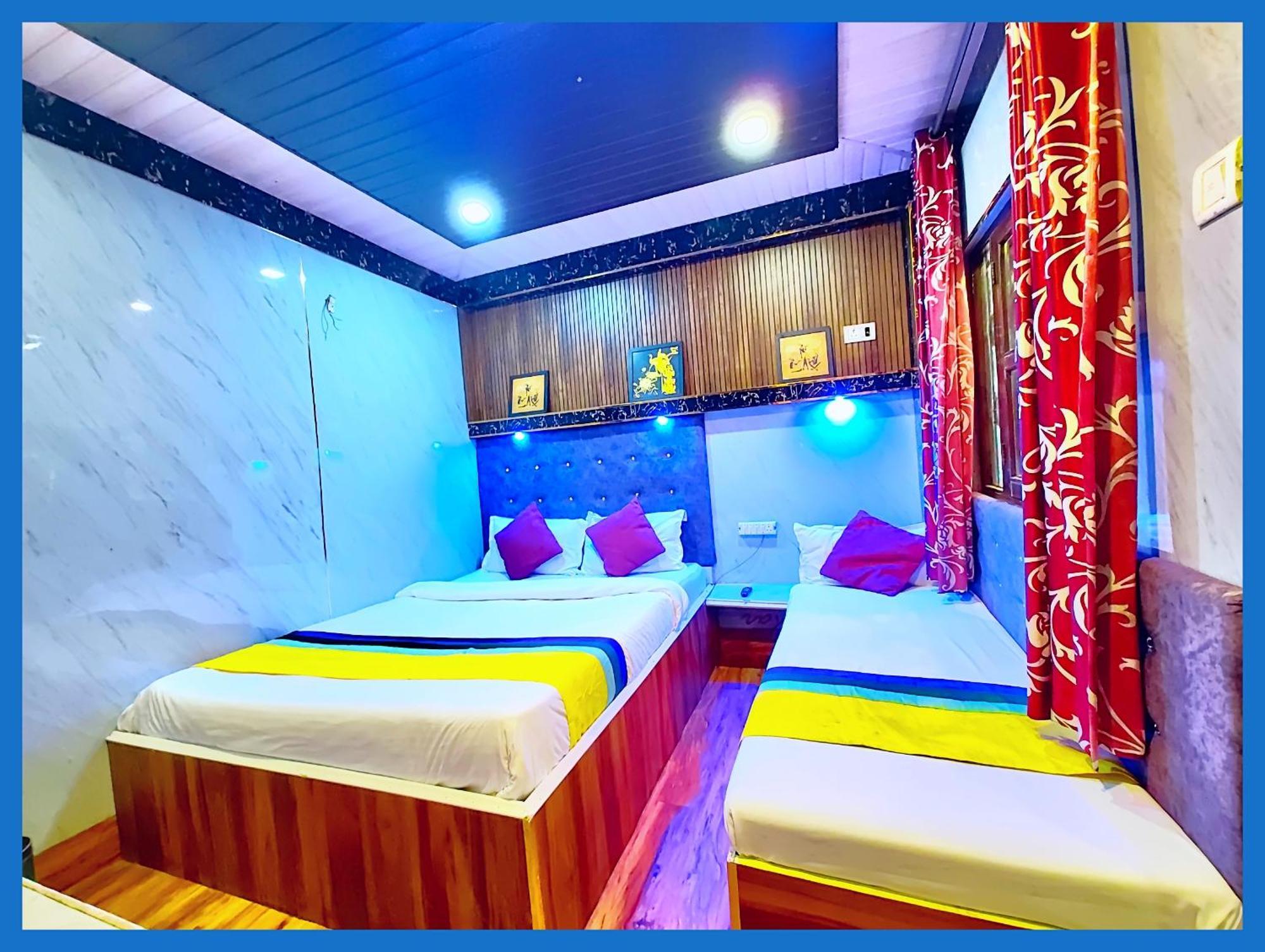 Flattiess ! Hotel Near Mall Road - Open Sitting Area On Terrace With Full Naini Lake View And Mountain Valley View - Wi Fi - Room Service Available - Top Rated Hotel Nainital Zewnętrze zdjęcie